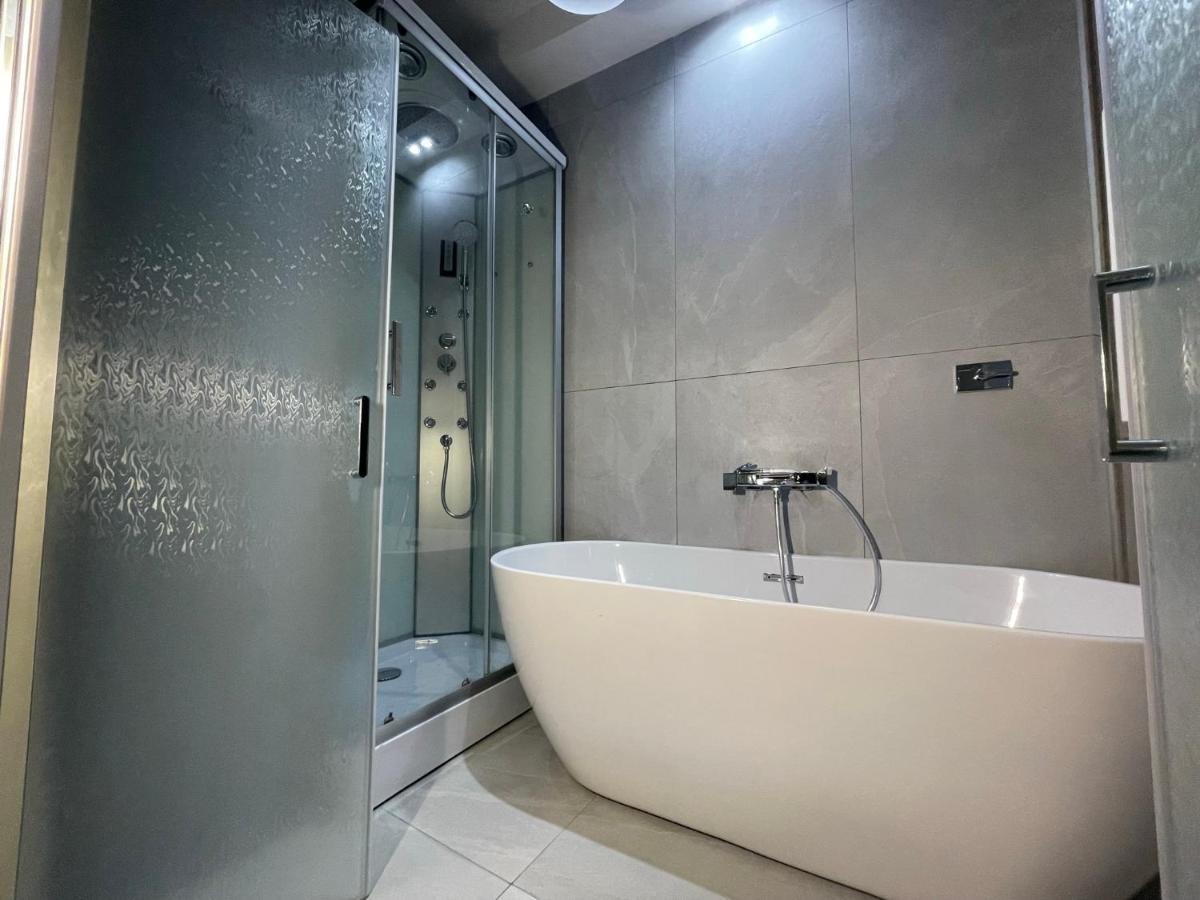Spanish Steps Glamour & Sauna Luxury Apartment **** Róma Kültér fotó