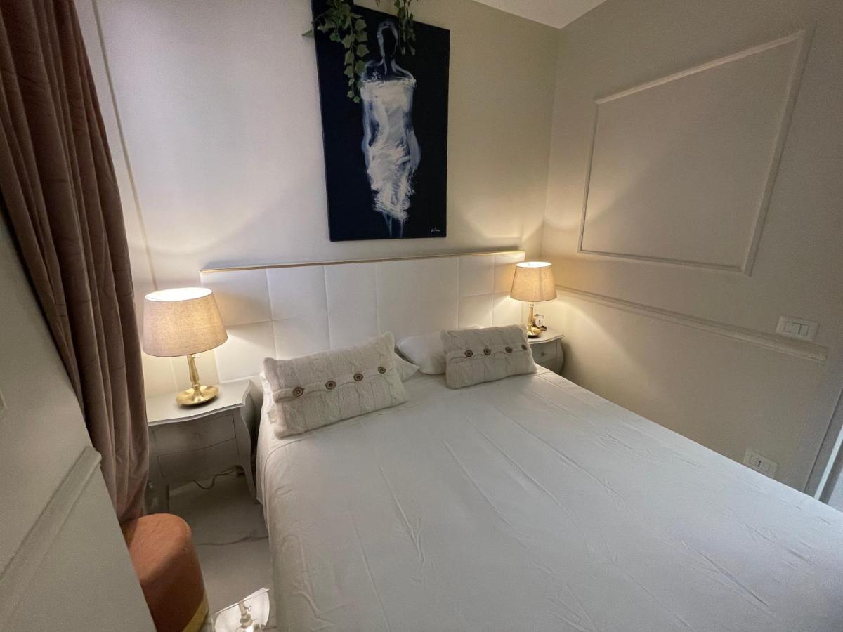 Spanish Steps Glamour & Sauna Luxury Apartment **** Róma Kültér fotó